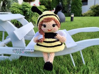 🌼 🐝 Už je tu! Rozkošná bábika v štýle včielky, ktorú si teraz môžete uháčkovať podľa nového návodu aj vy! 🥰 Ak ste si...